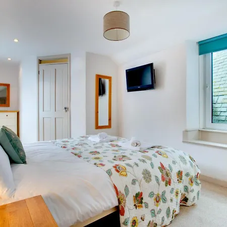 Monicas House 8 Porthmeor Square